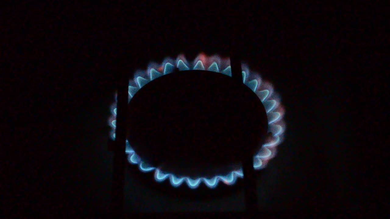 Lò đốt gas. Ngọn lửa xanh.