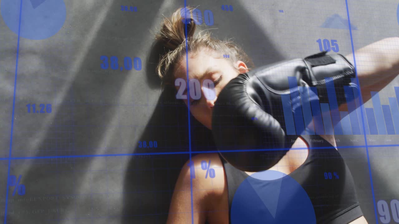 Un'atleta che respira sul tappetino solleva un guanto, con metriche di fitness che appaiono e monitorano il recupero.