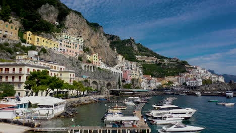 la belleza natural y los paisajes pintorescos de la costa de amalfi