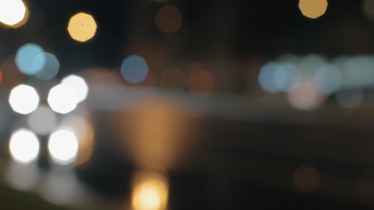 밤에 자동차 교통의 초점을 분산