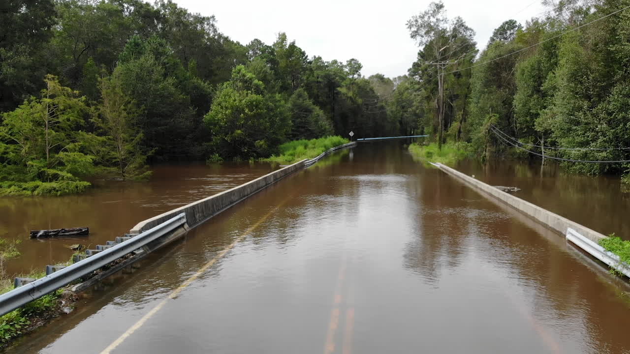 Opptak av elveflom fra orkanen Florence i Nord-Carolina