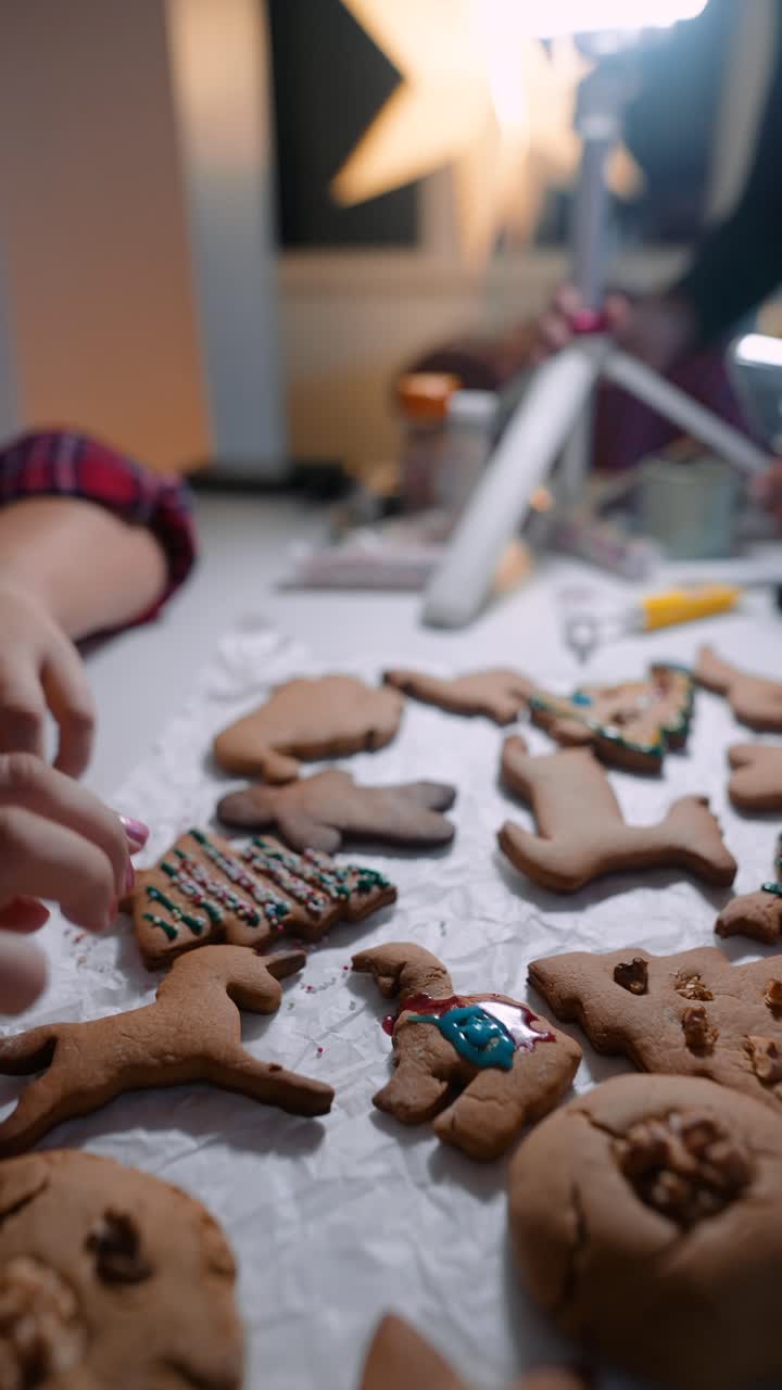 Decorating Christmas Gingerbread Cookies