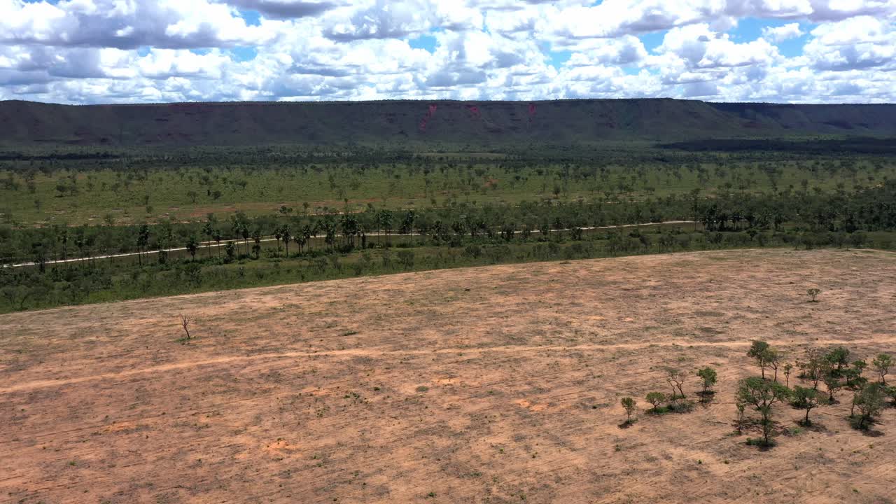 브라질 사바나의 삼림 벌채로 인한 가뭄 - 공중 비행