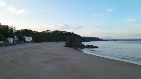 Tenby-North-empty-Beach,-Pembrokeshire-in-Wales
