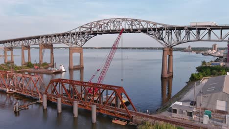 toma de grúa del puente del río calcasieu en lake charles, luisiana.