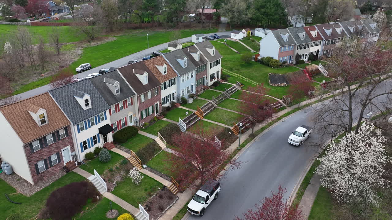 casas adosadas coloridas en ee. uu.