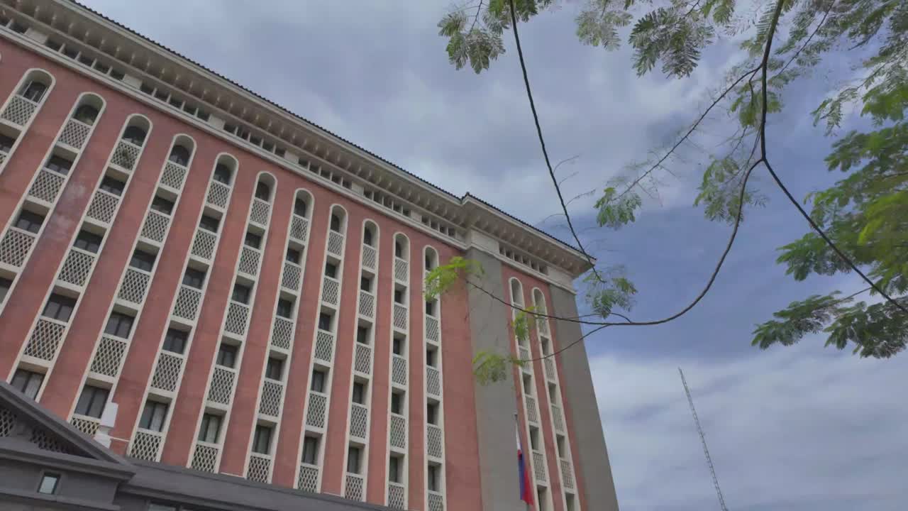 Vídeo en 4K de un edificio histórico en la antigua ciudad amurallada de Intramuros en Manila, Filipinas