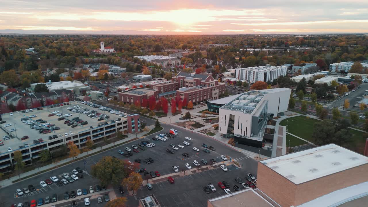 기차역 위의 해가 지는 보이즈 아이다호