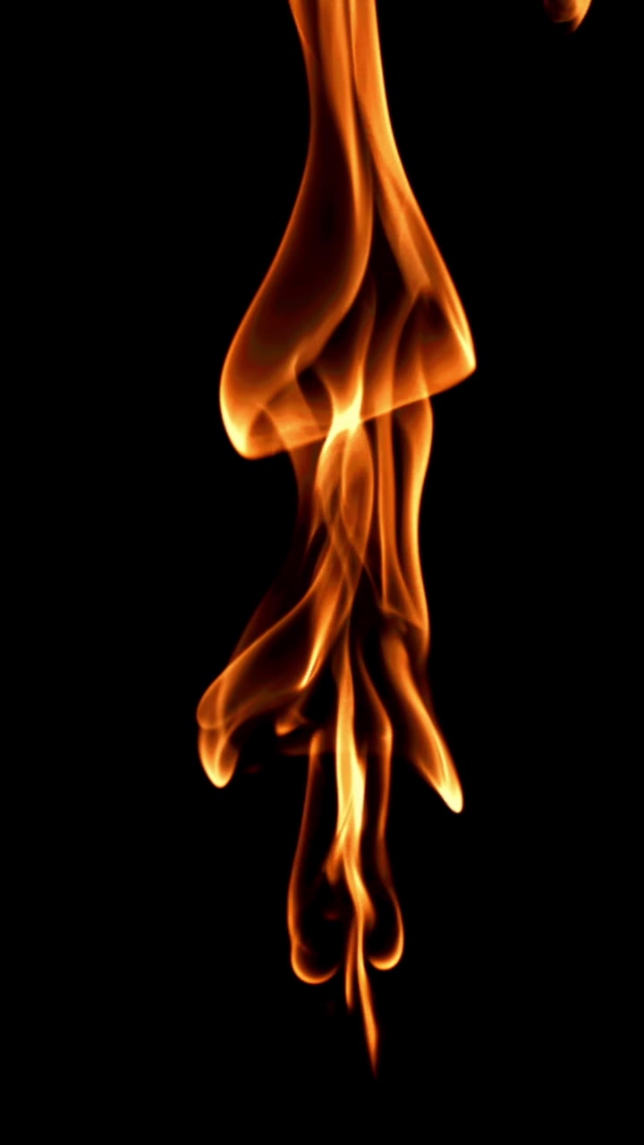 Slowmotion abstrakte ildflammer på sort baggrund