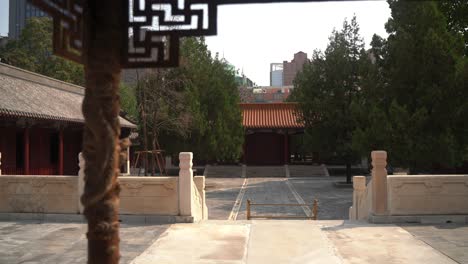 Edificio-Del-Templo-Confuciano,-Barbilla-Antigua