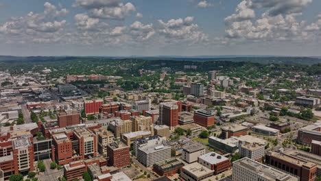 vista panorámica aérea v26 de birmingham alabama volar por encima y alrededor del campus universitario de uab capturando cinco puntos del vecindario sur y el paisaje urbano del centro de la ciudad central - filmado con cine mavic 3 - mayo de 2022