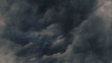 relámpagos y tormentas de 4k con nubes de tormenta oscuras