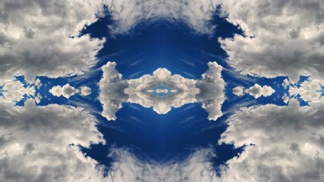 video de lapso de tiempo de 4k de cielo daramatic con nubes en movimiento y efecto espejo de reflejo como en un caleidoscopio. hermoso patrón fractal de cielo dramático con clima cambiante.