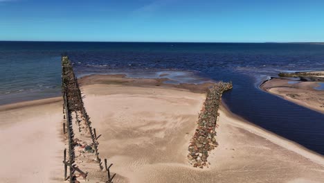 Die-Ruinen-Einer-Fußgängerbrücke