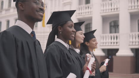 warteschlange für multikulturelle studenten