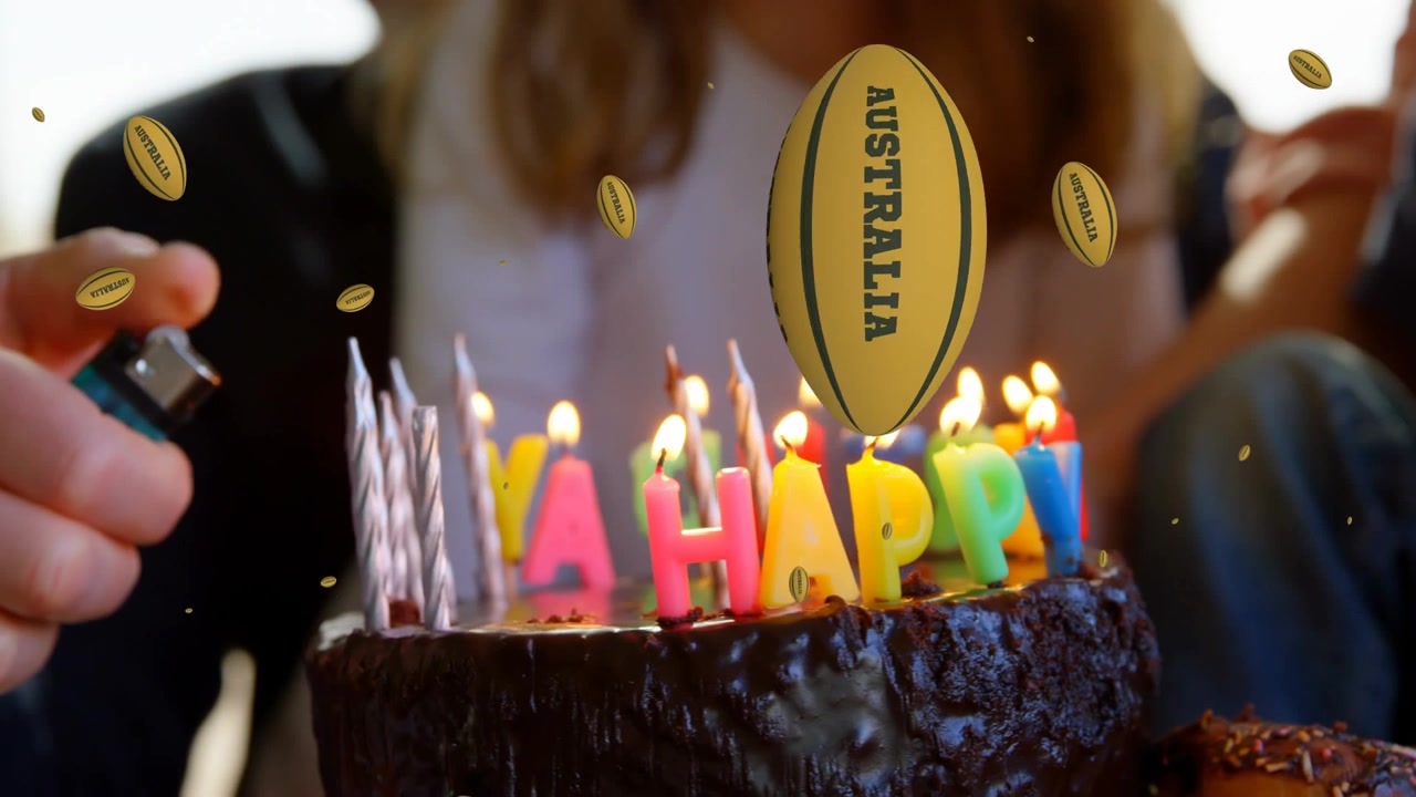 Animasi bola berjatuhan di atas wanita Kaukasia yang menyalakan lilin di kue