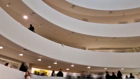 Museo-Guggenheim-De-Nueva-York-Desenfoque-De-Lapso-De-Tiempo-01