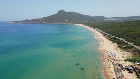 Larga-Playa-De-Arena-Blanca-De-San-Nicolo-En-Buggerru,-Cerdeña,-Italia---Antena-4k