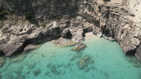 Tourists-At-The-Famous-Therapeutic-Water-Of-Xigia-Beach-With-Sulfur-Springs-In-Zakynthos-Island,-Greece