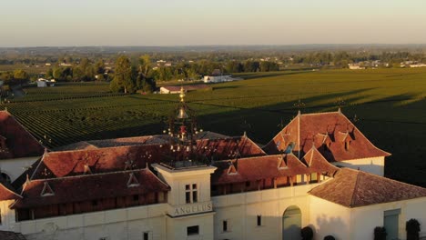 Chateau-Angelus-Weingut-Und-Weinberg,-Saint-Emilion-In-Frankreich