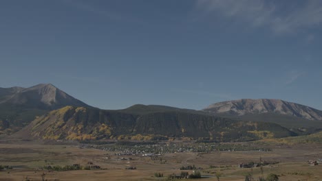 A-Landscape-of-Crested-Butte,-Colorado-in-the-Fall