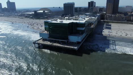 imágenes de drones en 4k de una playa de atlantic - atlantic city, nj