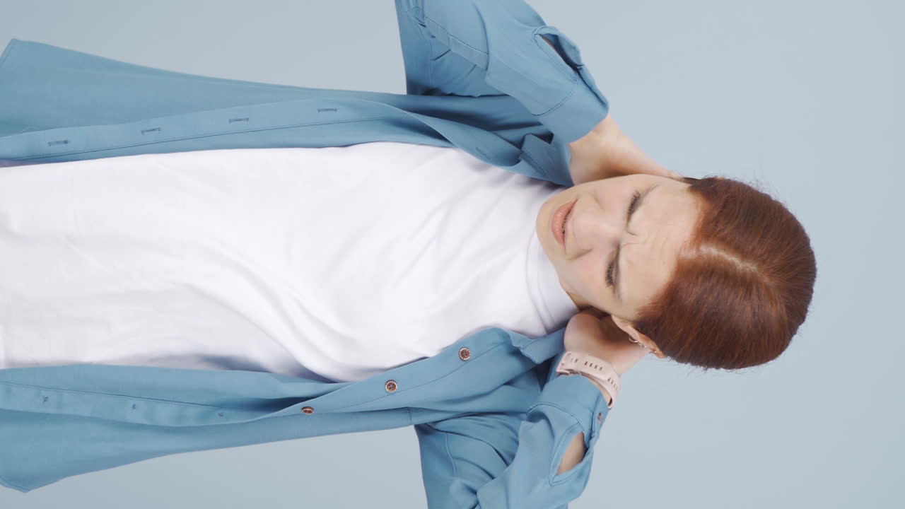 가려움증 문제의 수직 비디오.