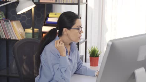 business woman working in the office comes up with an idea.