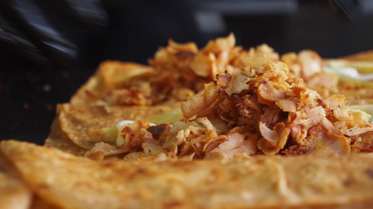 터키  케을 준비하고 제공하는 방법