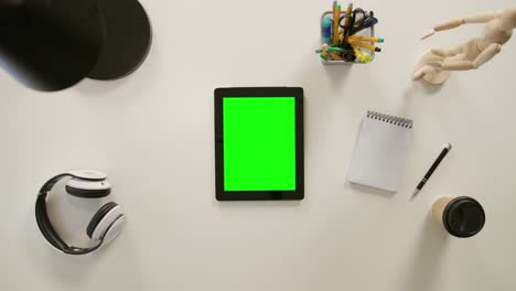 a finger zooming in on the green touchscreen