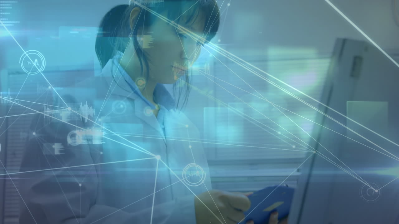 animación de conexiones sobre una trabajadora de laboratorio biracial con una tableta