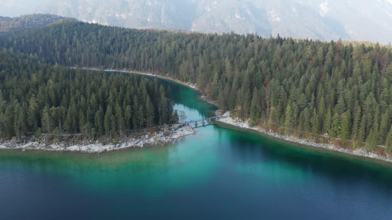 baviera, lago eibsee hora dorada | 4k d-log: perfecto para gradación de color