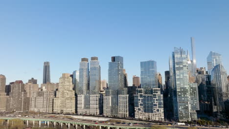 Drone-Panorámico-Disparó-Alrededor-De-Condominios-De-Lujo-En-Lincoln-Square,-Manhattan,-Nueva-York