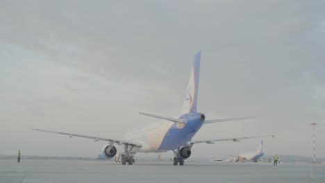 avión en el aeropuerto