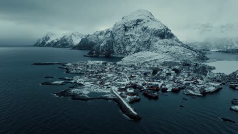 Vista-Aérea-Del-Hermoso-Paisaje-De-Las-Islas-Lofoten-Durante-El-Invierno