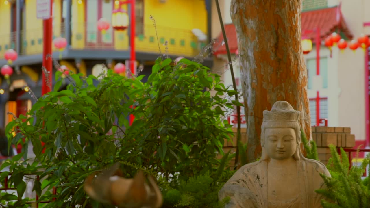 el estanque de buda zen al aire libre