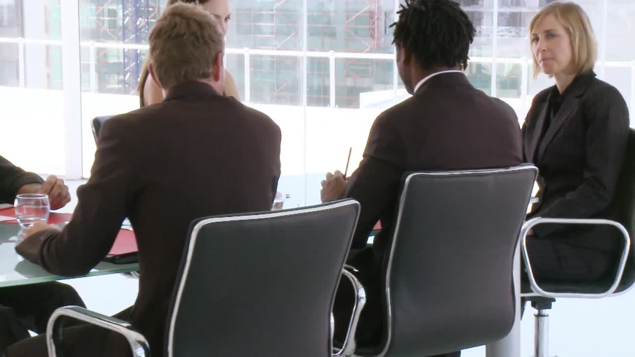 equipo de negocios con una mujer líder