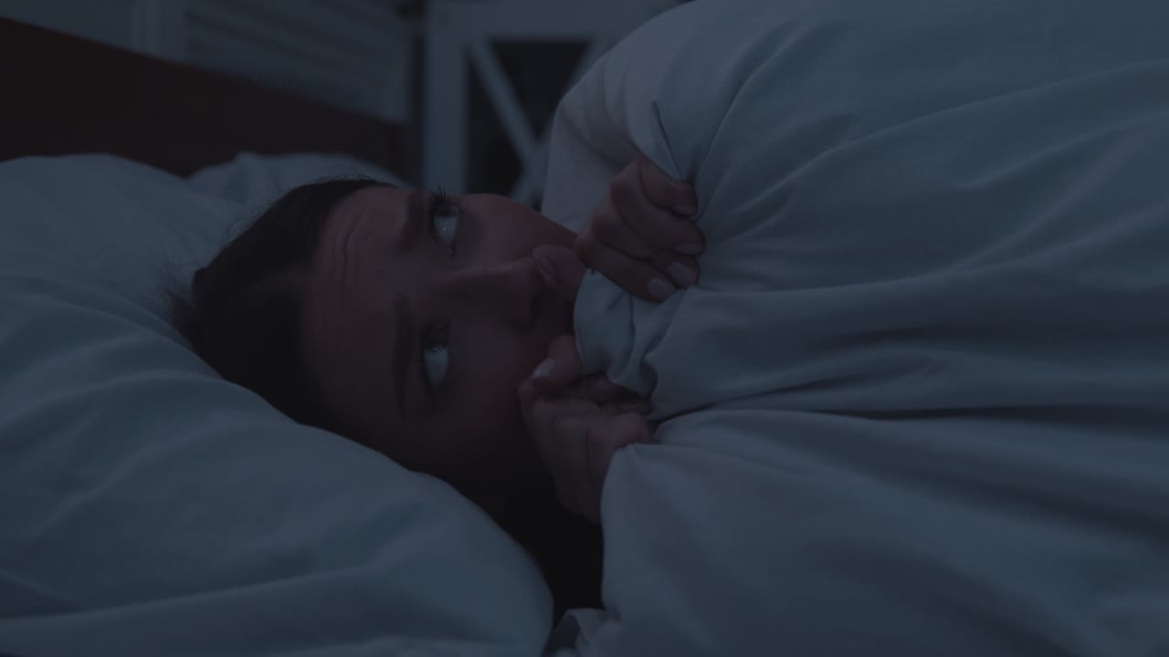 una mujer con una pesadilla.