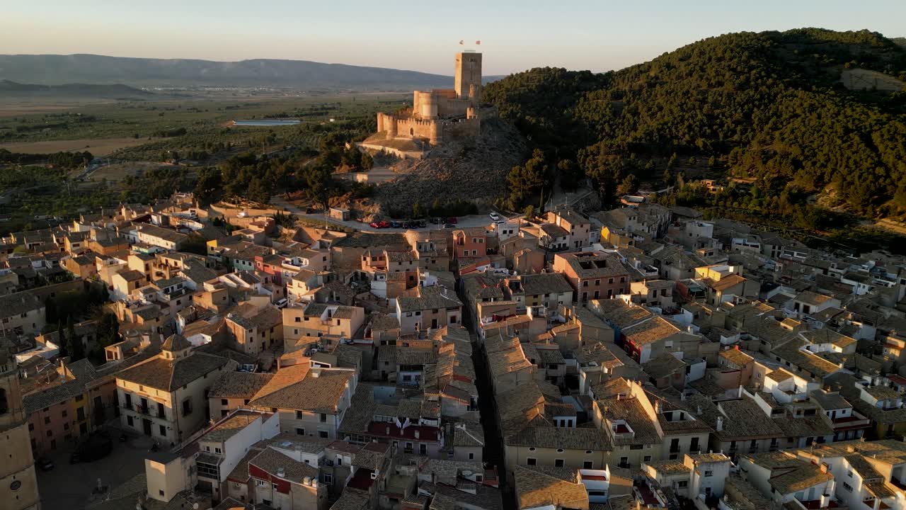 y la perspectiva histórica y medieval de la ciudad de biar desde arriba
