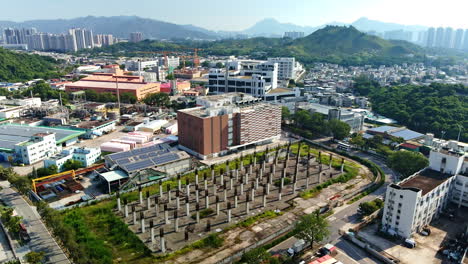 Verlassen-Sie-Die-Baustelle-Mit-Dem-Stahlbetonpfosten-Im-Industriegebiet-Yuen-Long-In-Hongkong