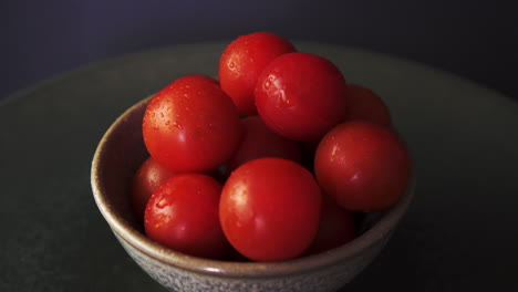 rotación, primer plano, de tomates rojos maduros