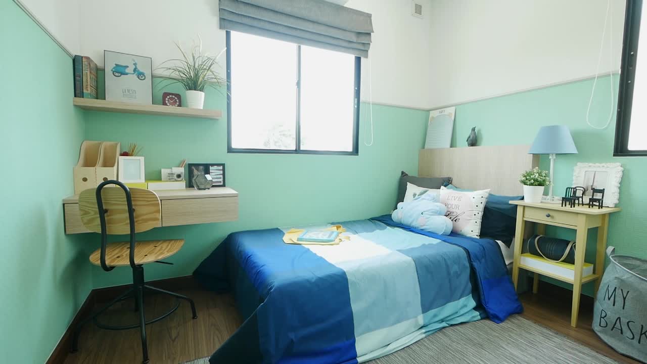 idea colorida de la decoración del dormitorio de la cama doble