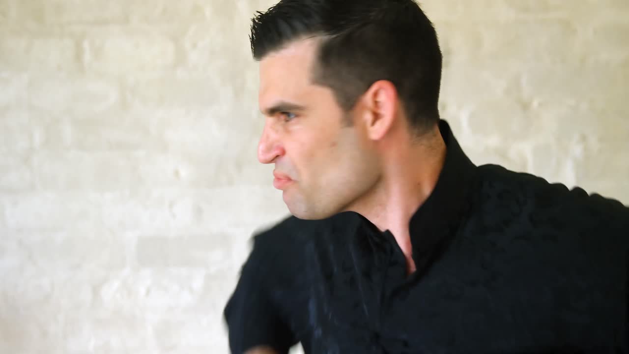 4k 무술을 연습하는  ⁇ 푸 전투기