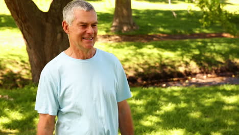 Retired-man-lifting-weights-outside