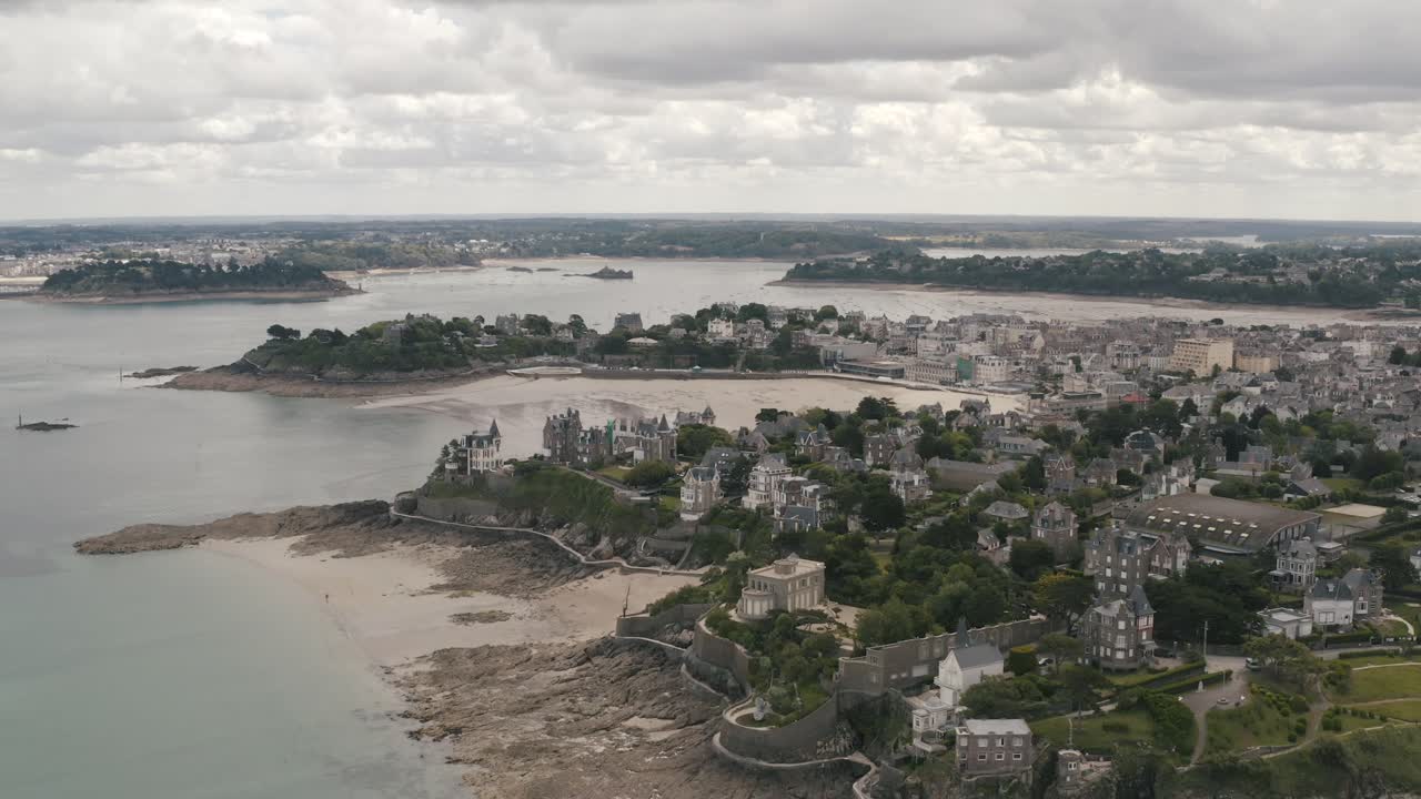 프랑스 해안 도시 의 공중 사진