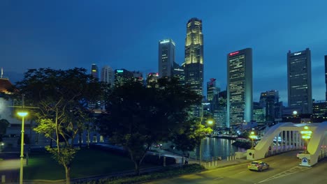 Horizonte-De-Singapur-Y-Tráfico-En-La-Carretera-Del-Puente-Norte