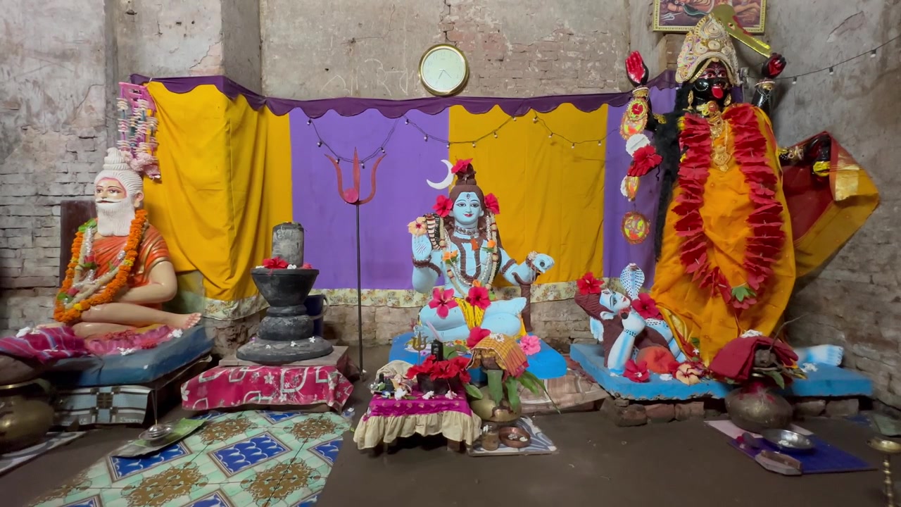 Vista interna statica del Tempio di Shiva Chanchra nel distretto di Jessore, Bangladesh.
