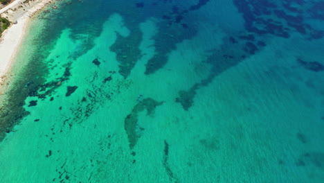 Playa-Navagio-Agua-Azul-Turquesa-Clara-En-La-Isla-De-Zakynthos-Grecia-Drone-Aéreo