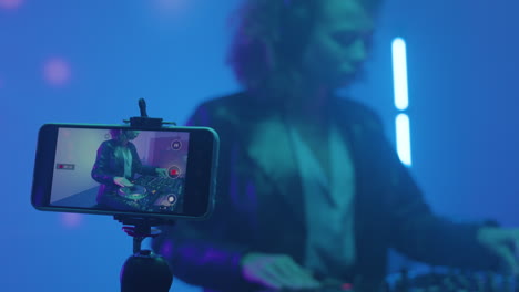 grabación de dj con un teléfono inteligente