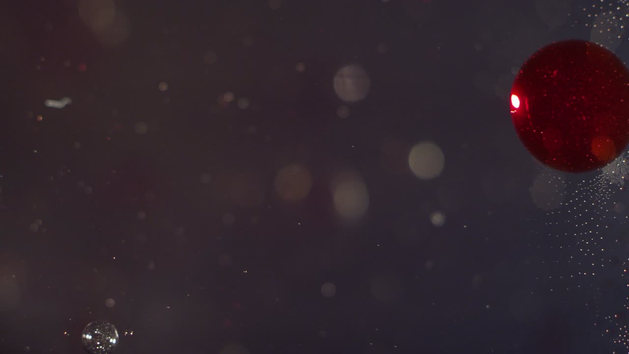 추상적인 빨간색과 은 구름이 함께 움직이는 액체 보케 텍스처 배경